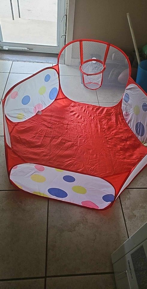 foldable ball pit with balls