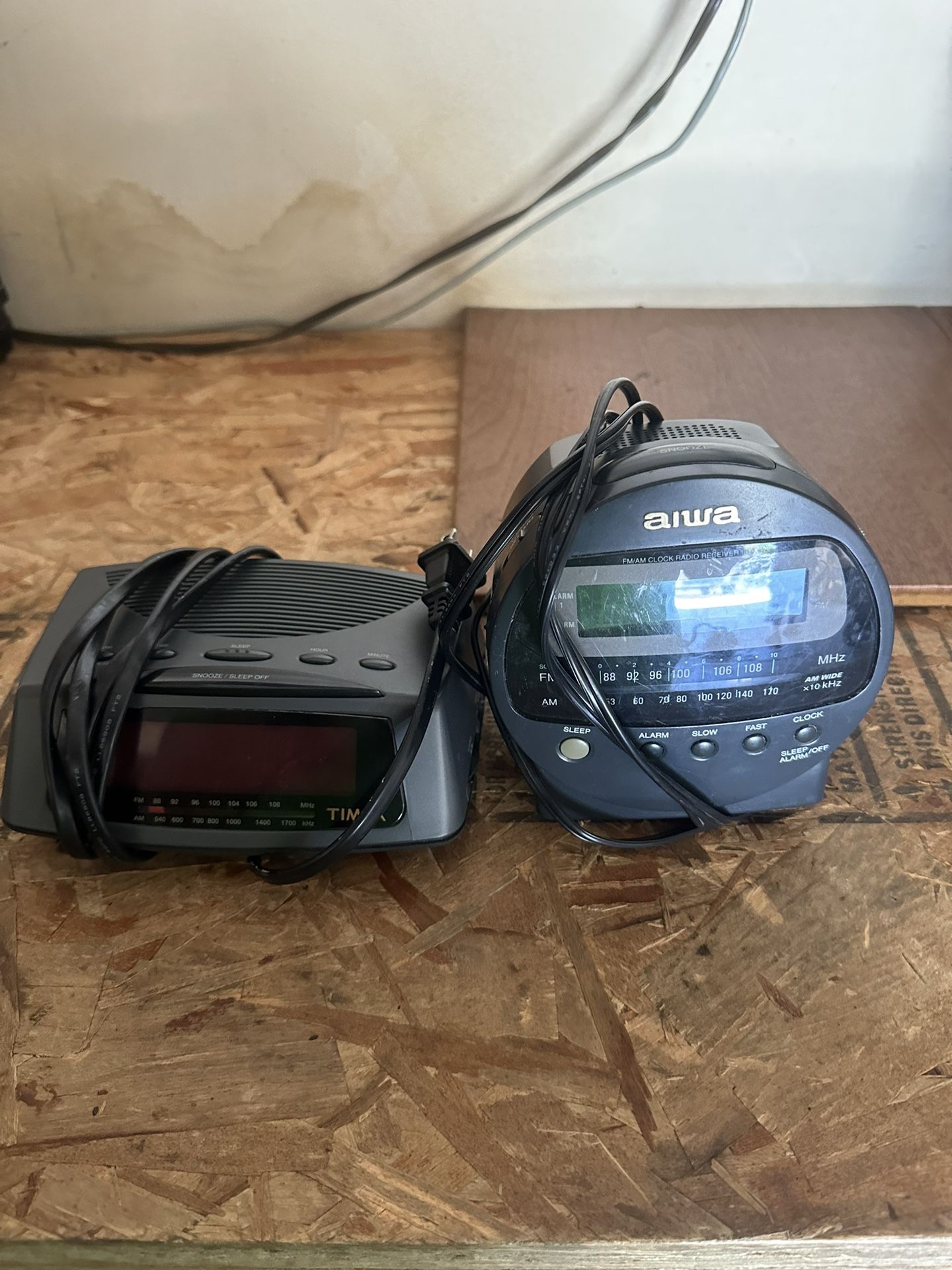 Clocks/ Radio Alarms