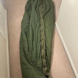 Vintage Army Military Intermediate Cold Weather Sleeping Bag