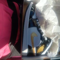 Air Jordan 1 Mid Se Size 9