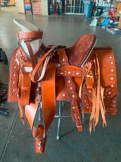 Montura charra de cuero con vistas