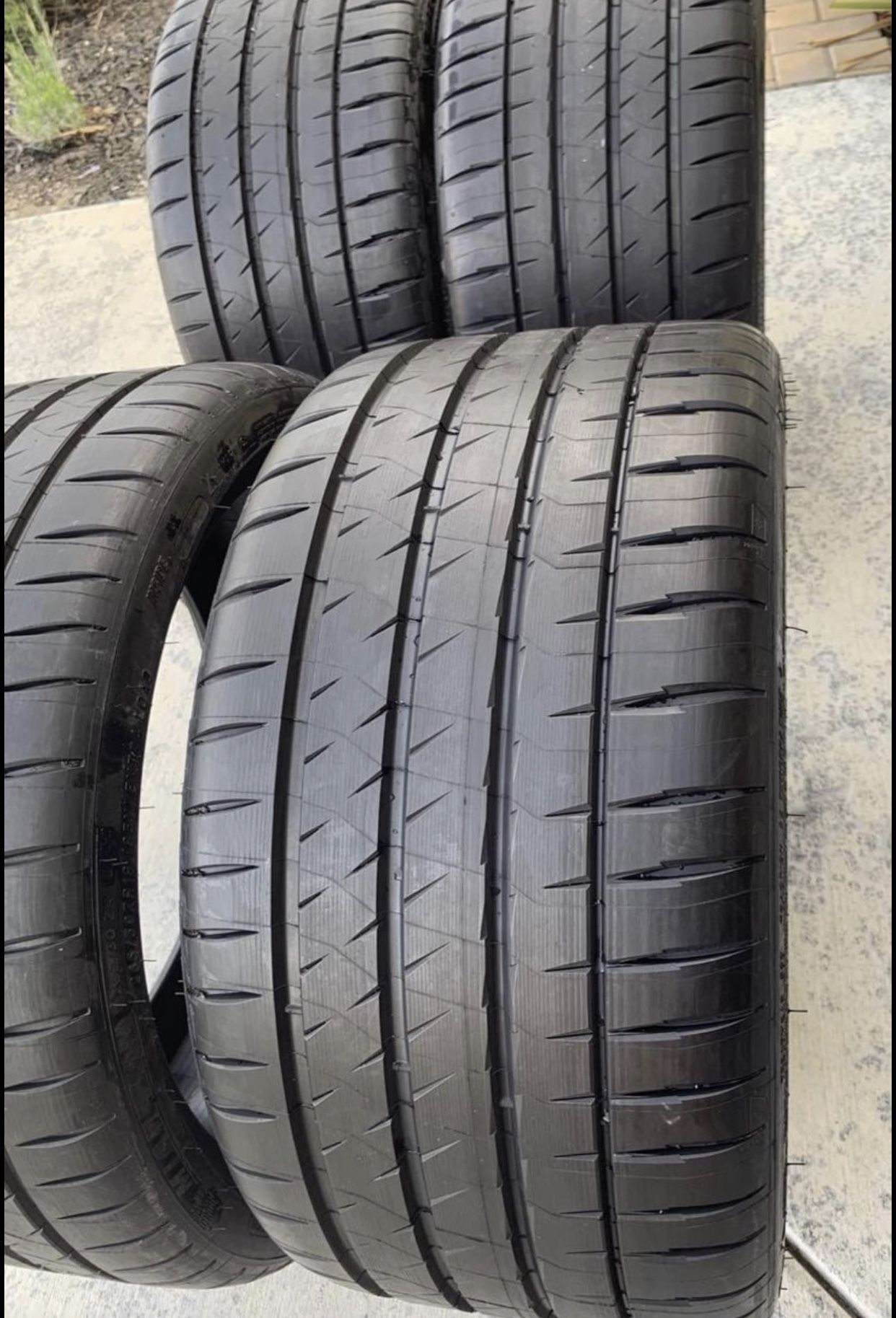 235/40/20 Michelin pilot Sport 4s set of new 4 tires