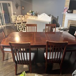 Dinning Table 6 Chairs, Also Have China/ Hutch Included 