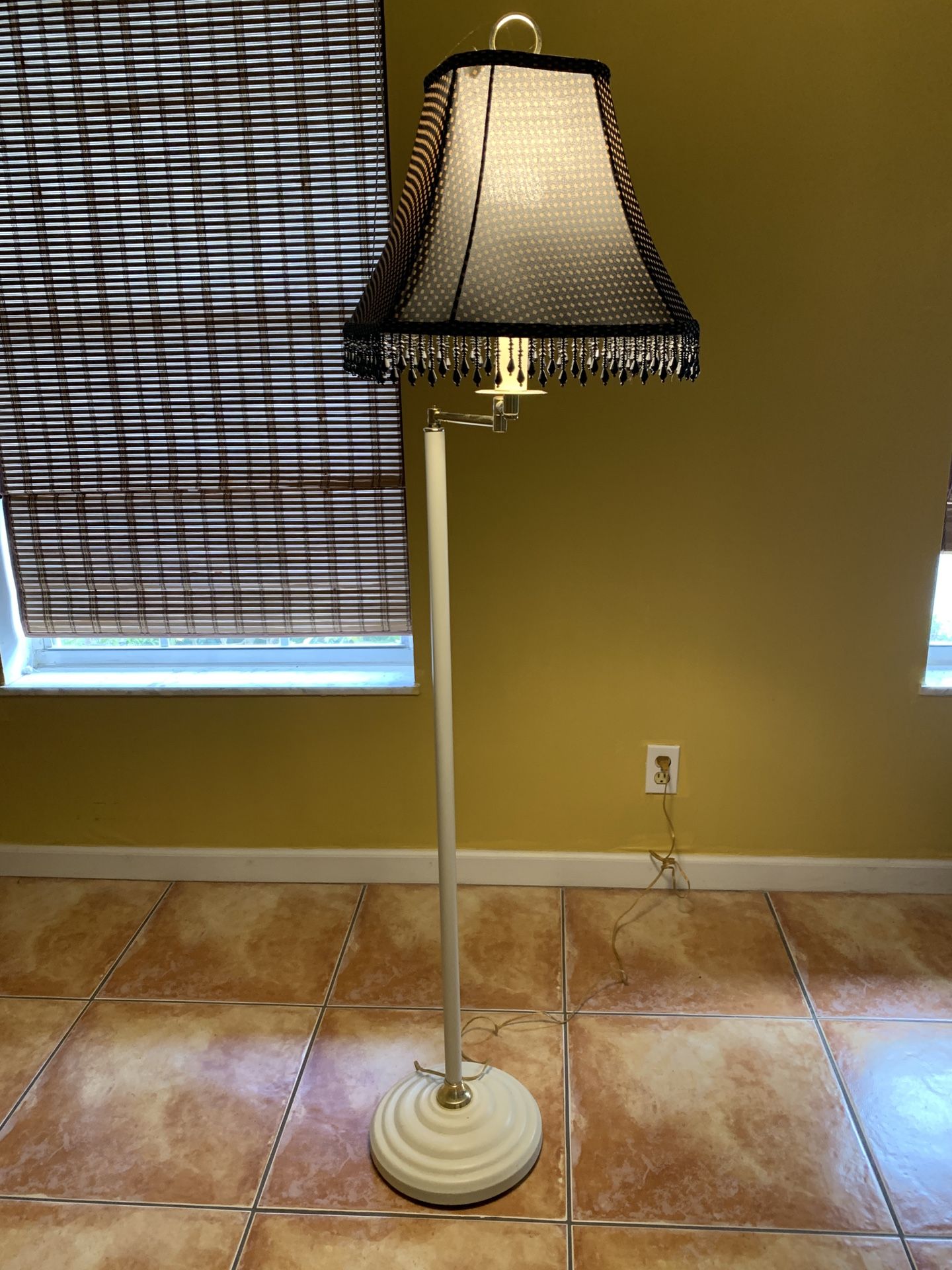 FLOOR LAMP BLACK BEADED SHADE 