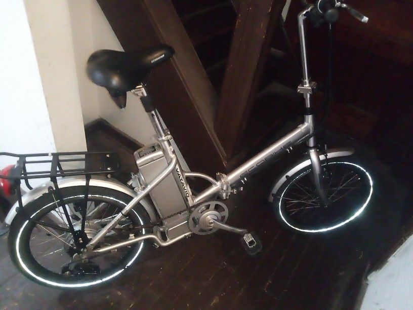 Electric Folding Bike Great Condition Retail 1500 Has Keys Good Battery Needs Charger 