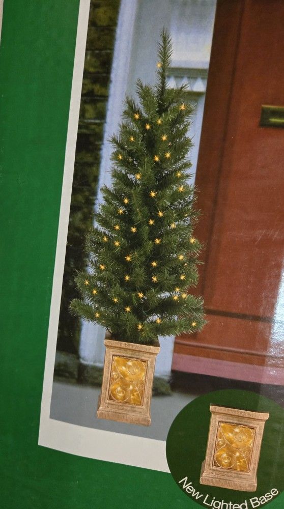 BRAND NEW 4 FOOT PRE LIT TREE WITH LIGHT UP BASE