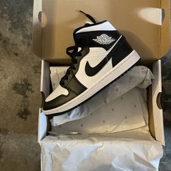 Jordan 1 Black And White 
