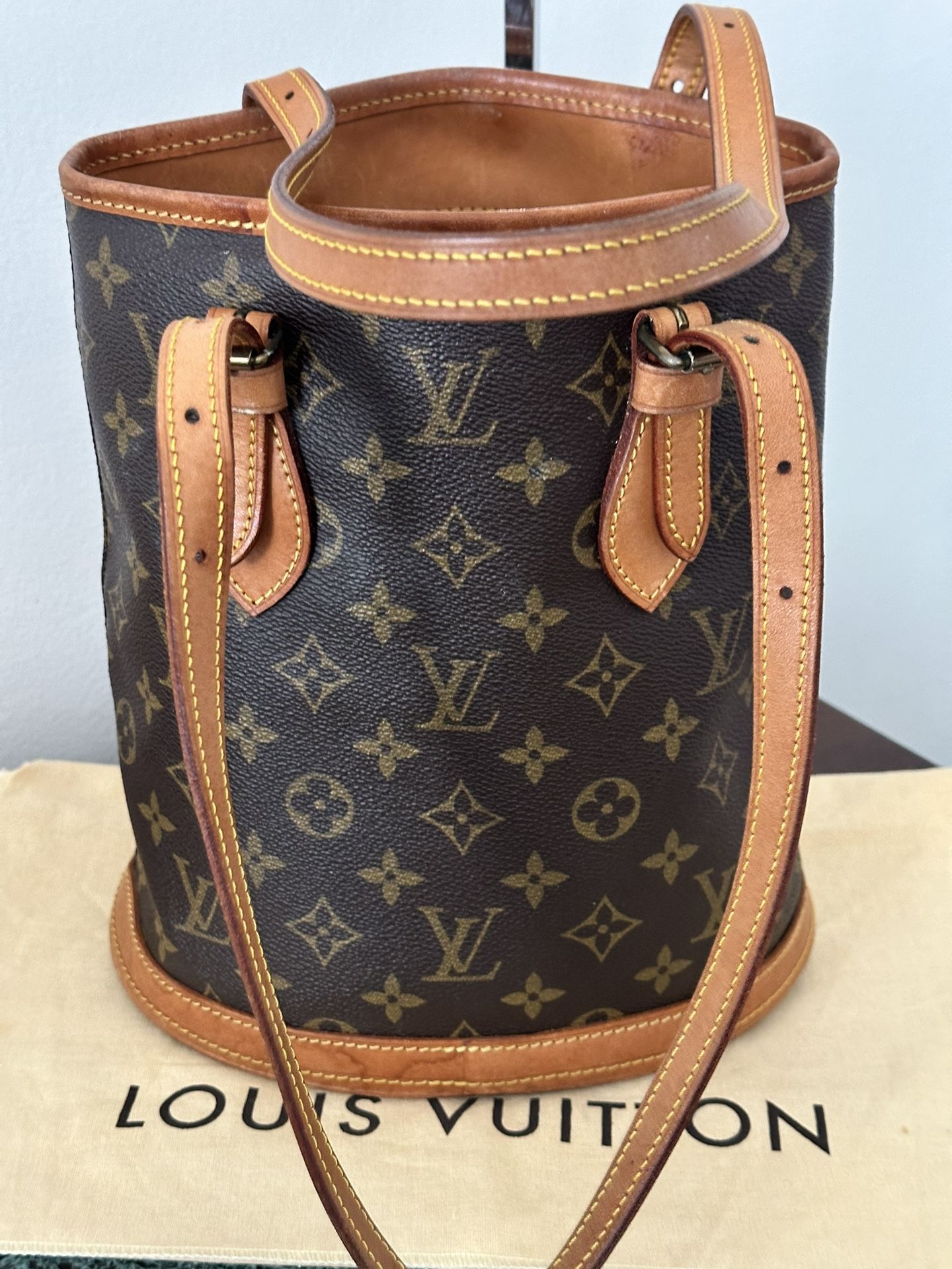 Authentic LOUIS VUITTON Bucket Bag 