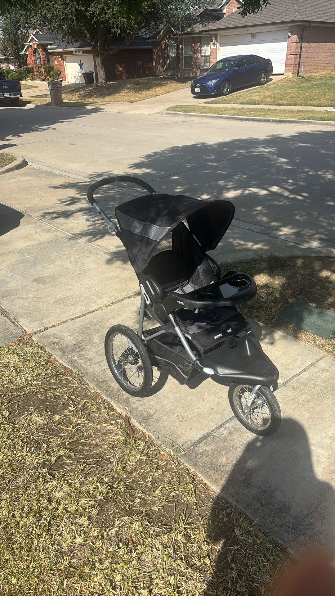 Three wheel stroller
