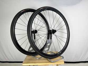 DT Swiss R470 Disc Brake Wheels Center Lock With Specialized Tires 700x25/28