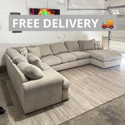 Large Stanton Sectional Couch 🛋️ - Free Delivery 🚚 