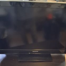 PANASONIC 32" TV w/ REMOTE 