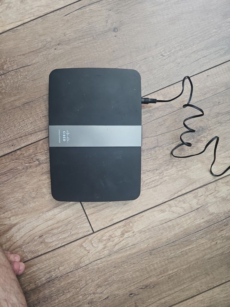Cisco Linksys EA4500 WiFi Router