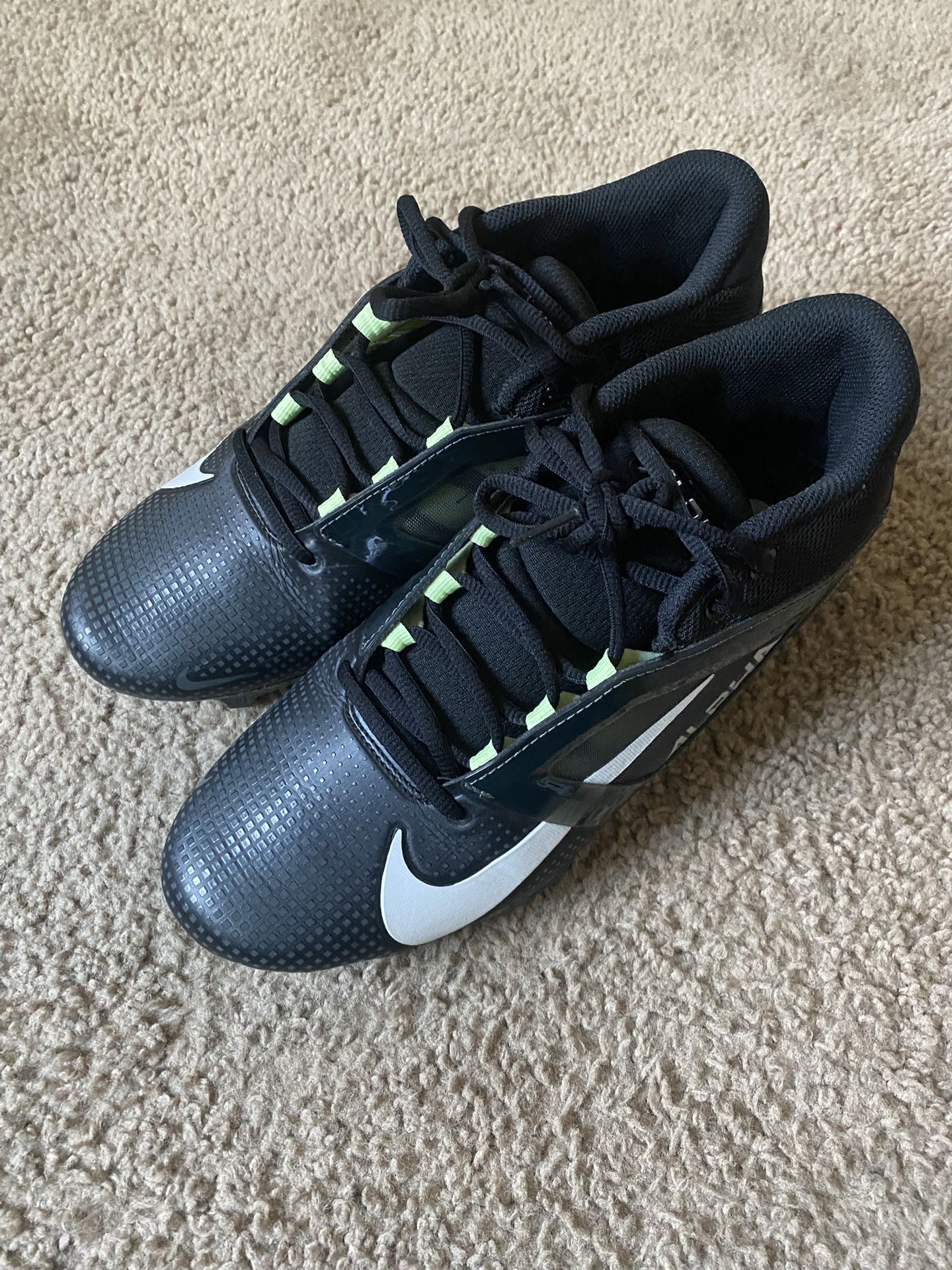 Nike Alpha Menace 4 Pro Football Cleats