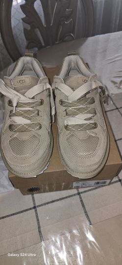 UGG Low-Top Sneakers Tan Suede Mesh size 6. RECOGER EN HUMBLE 77396