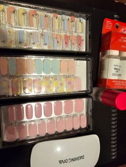 Opened Dashing Diva Gel Nail Strips 💅