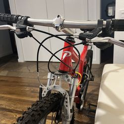 20” Pro Flex 656 full suspension mountain bike