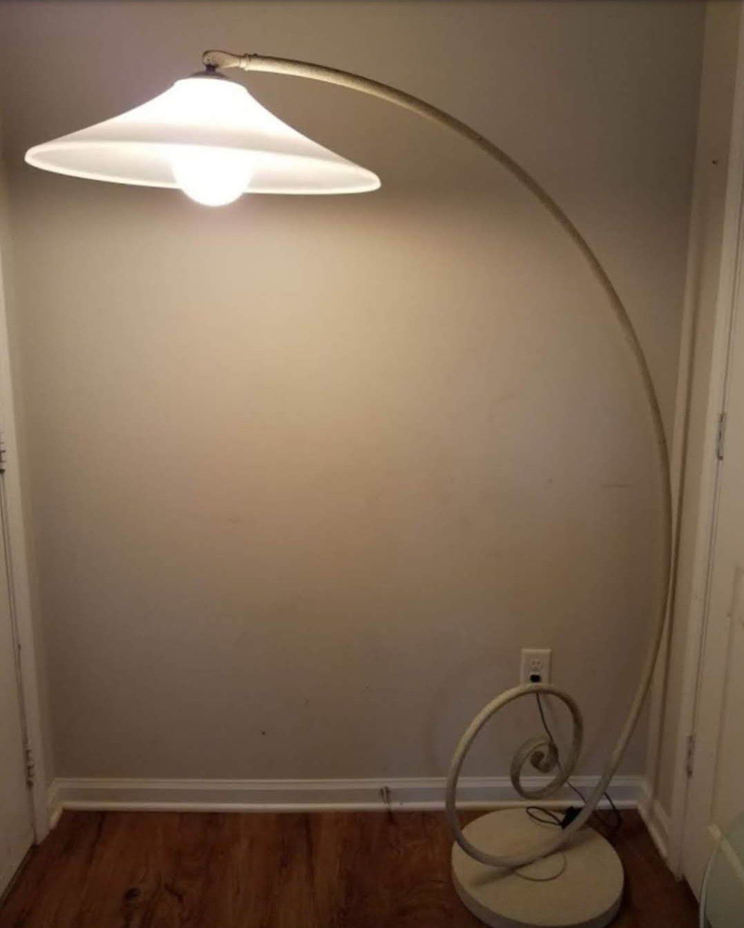 .SELLING......STRETCH CURVE. ARM. FLOOR LAMP..