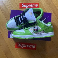 Nike Supreme SB Dunk