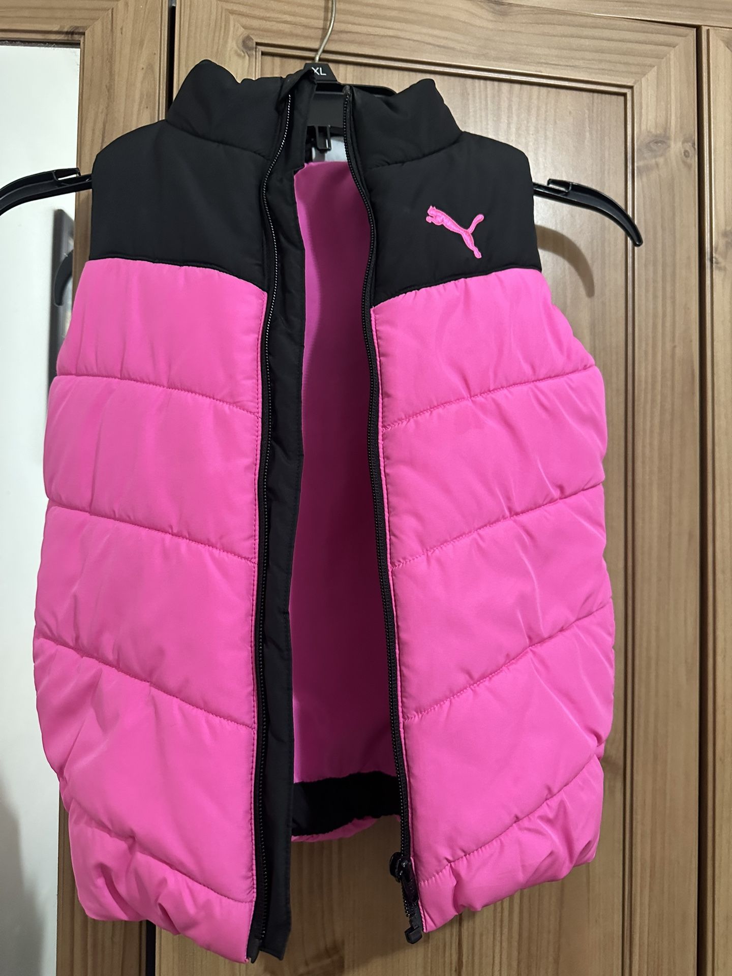 Puma Puffer Vest Fir Girls. Size XS (5/6)