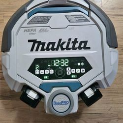 Makita DRC300PT 18v LXT  Cordless Smart Robotic HEPA Filter Vacuum Kit