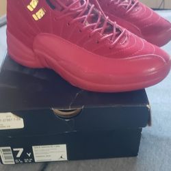 Size 7 Youth Jordans Great Condition 