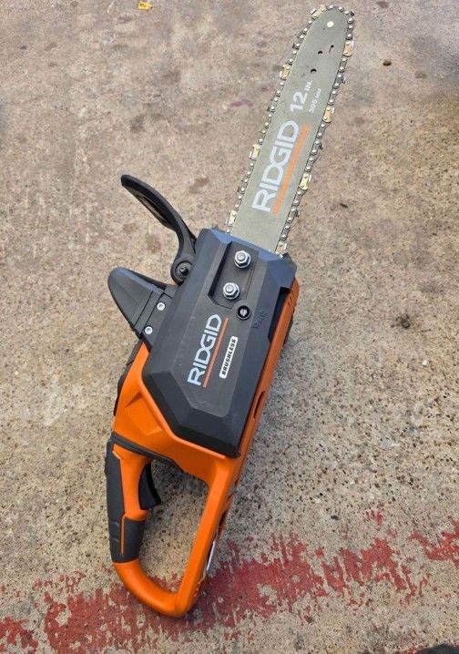 RIDGID 18V Brushless 12 in. Electric Battery Chainsaw with 4ah battery and charger