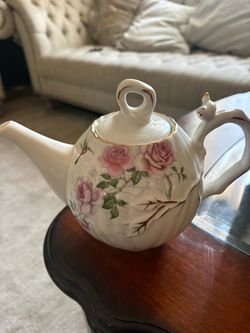 Grace’s Teaware Porcelain Teapot