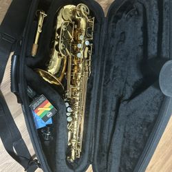 Empyreal alto saxophone from MACSAX has everything you need for cleaning and extra parts too.