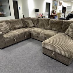 🚨 CONVERTIBLE SECTIONAL SOFA – w/ STORAGE & CHARGING PORTS, MUST SELL! 🛋️⚡