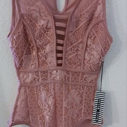 HAUTE MONDE WOMEN'S LIGHT PINK LACE BODY SUIT (SIZE SMALL)NEW WITH TAGS $5 PICK UP MCKINNEY