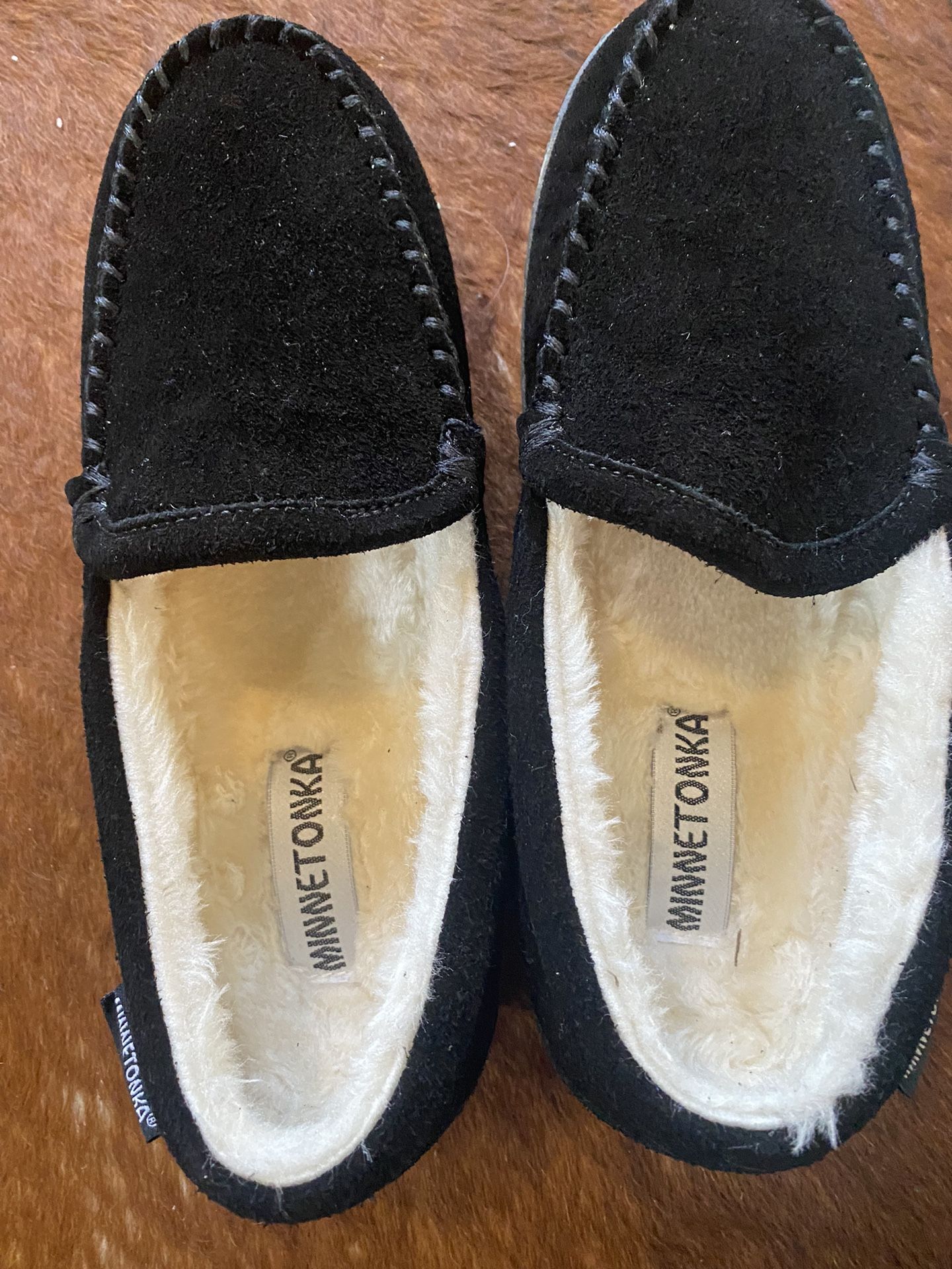 Women’s size 10 Brand new Black Minnetonka Slippers Still In box Originally $90
