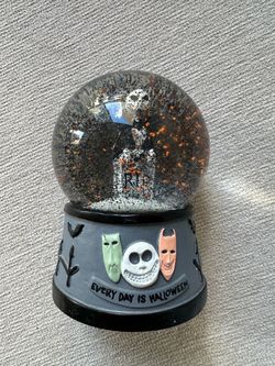 The nightmare before Christmas snow globe
