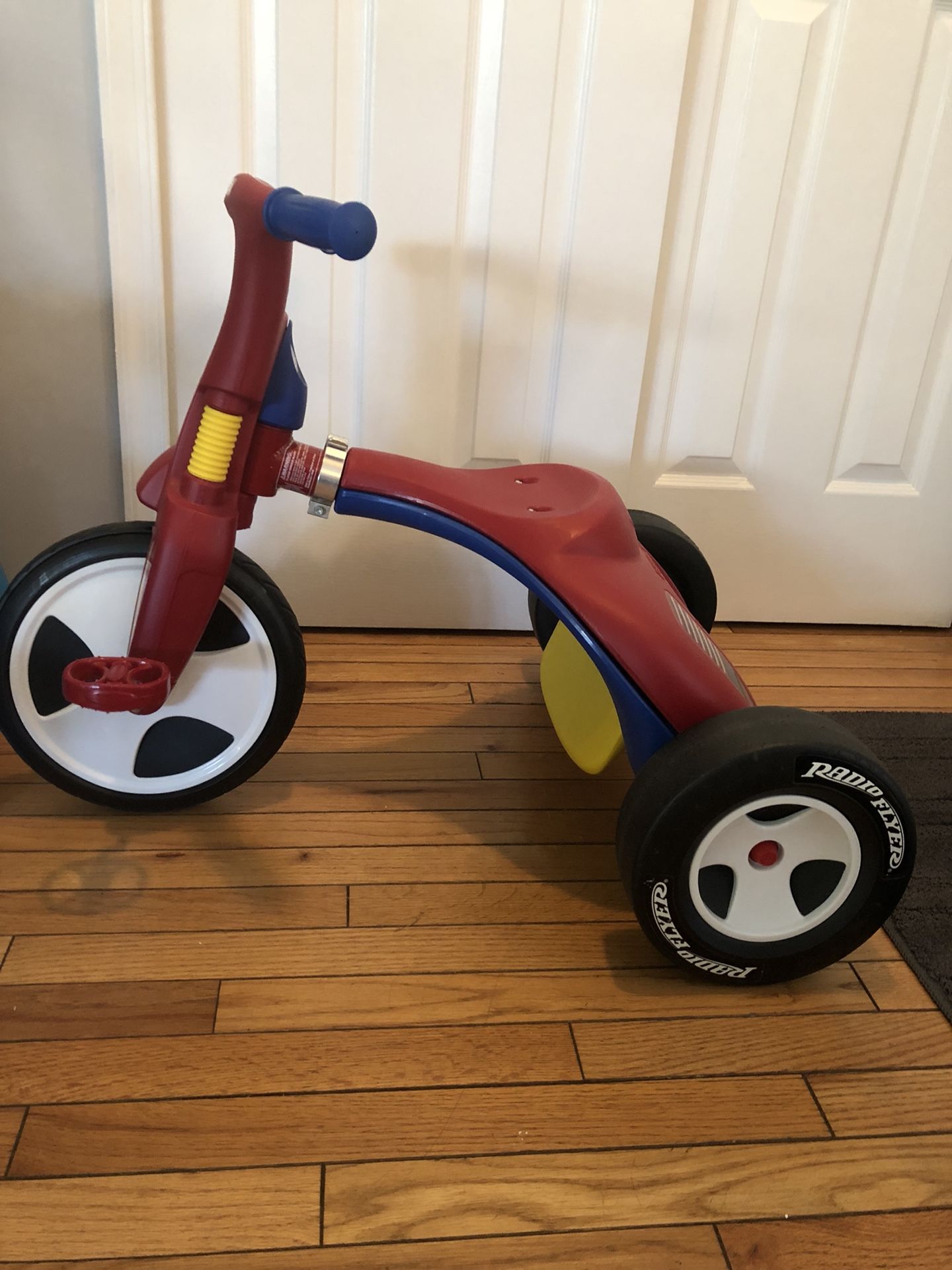 Radio Flyer Twist Trike 2-in-1