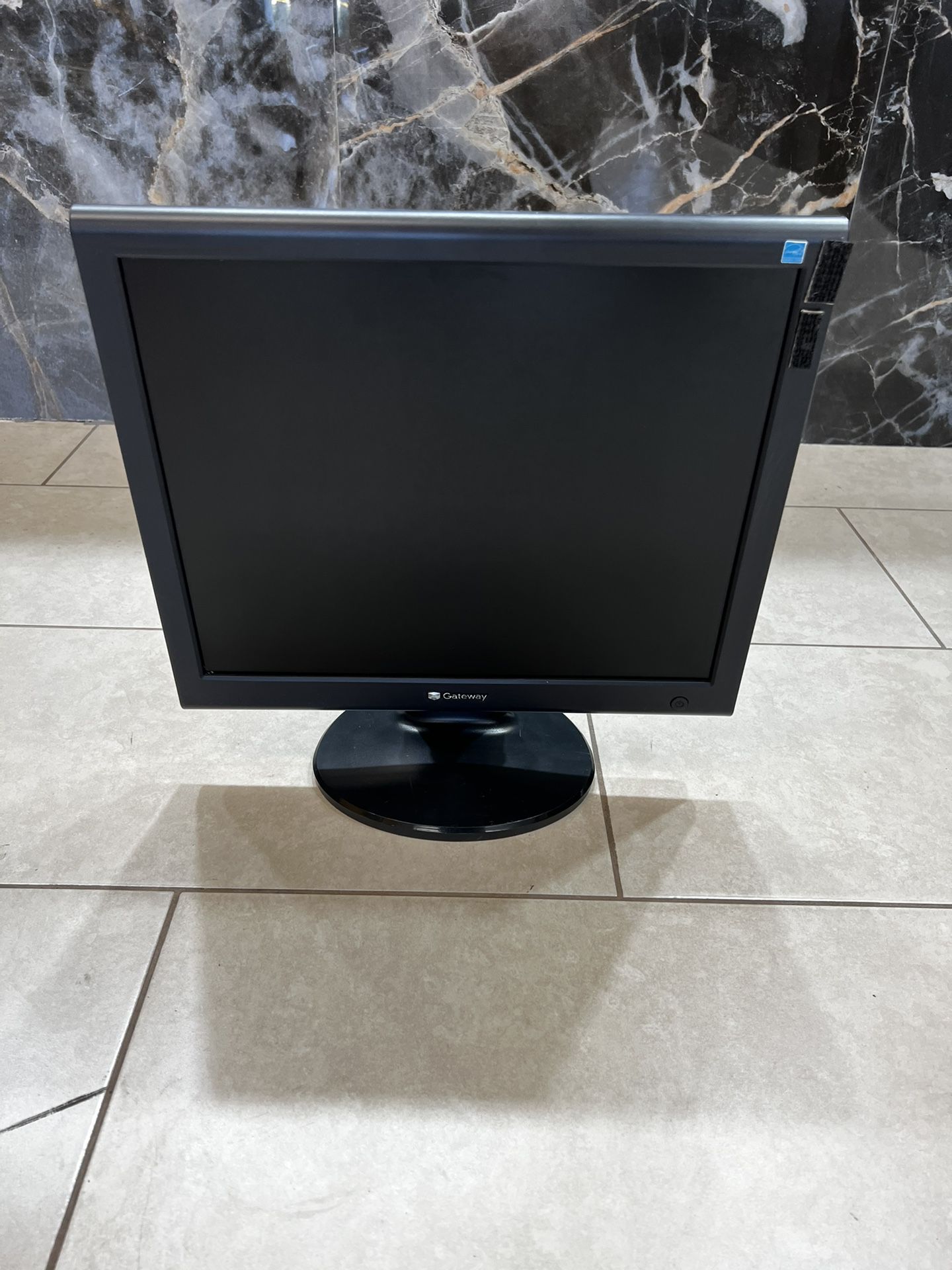 Gateway TFT1780PS 17" LCD Square Computer Monitor with stand