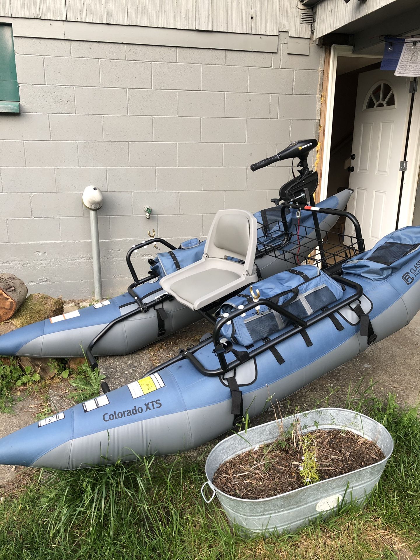 Colorado XTS Pontoon boat w/Minn Kota 30 for Sale in Everett, WA OfferUp