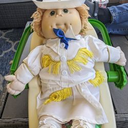 Original 1980s Cabbage Patch Dolls And Some Accessories 