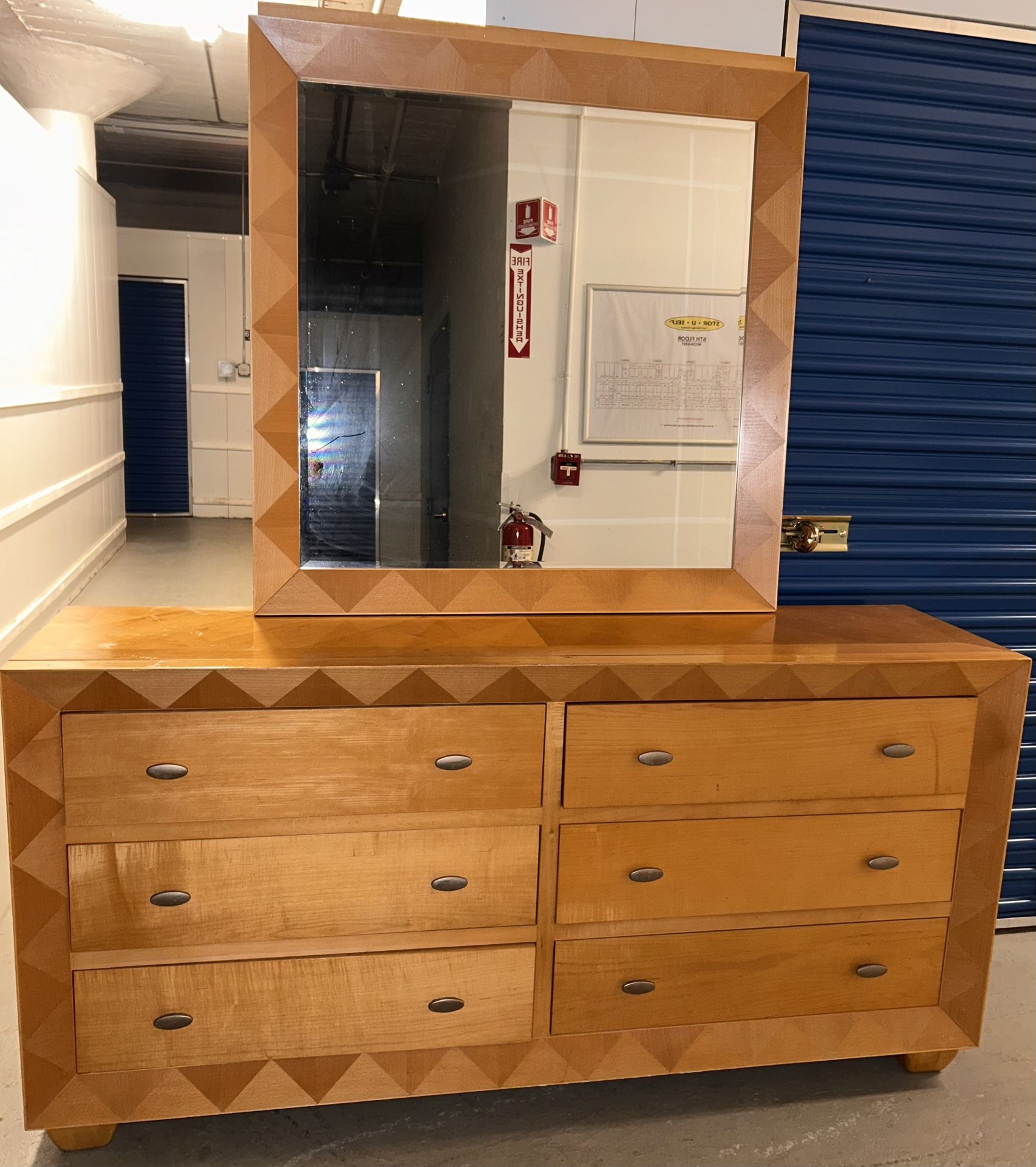 Beautiful Solid Wood 6 Drawer Dresser With Mirror ( +Free Local Delivery