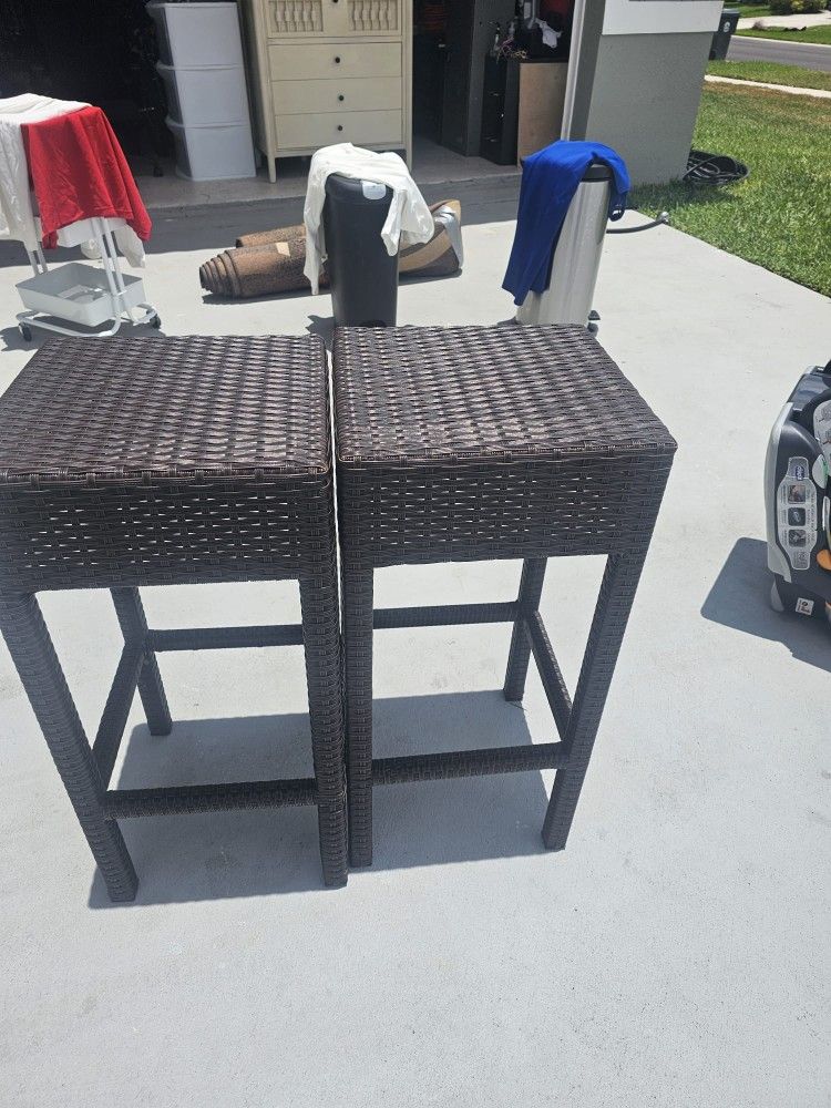 2 Bar Stool
