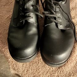 USED WORK SHOES  SIZE  9 /2 IN MEN SAPATOS  PARA EL TRABAJO  USADOS TAMNO  9 1/2