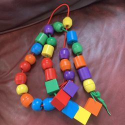 Primary Lacing Beads Melissa and Doug 30 Wooden Beads EUC