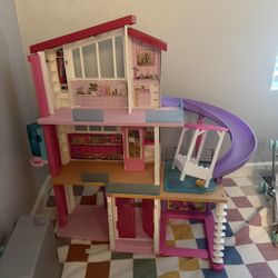 Barbie Dream House 