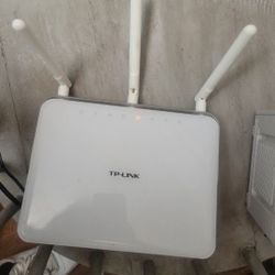 TP-Link AC1900 Wireless Computer Ware Gear PC Gaming Software Wifi Compuware Band Gigabit SURFboard Motorola Modem Gigabyte Router 