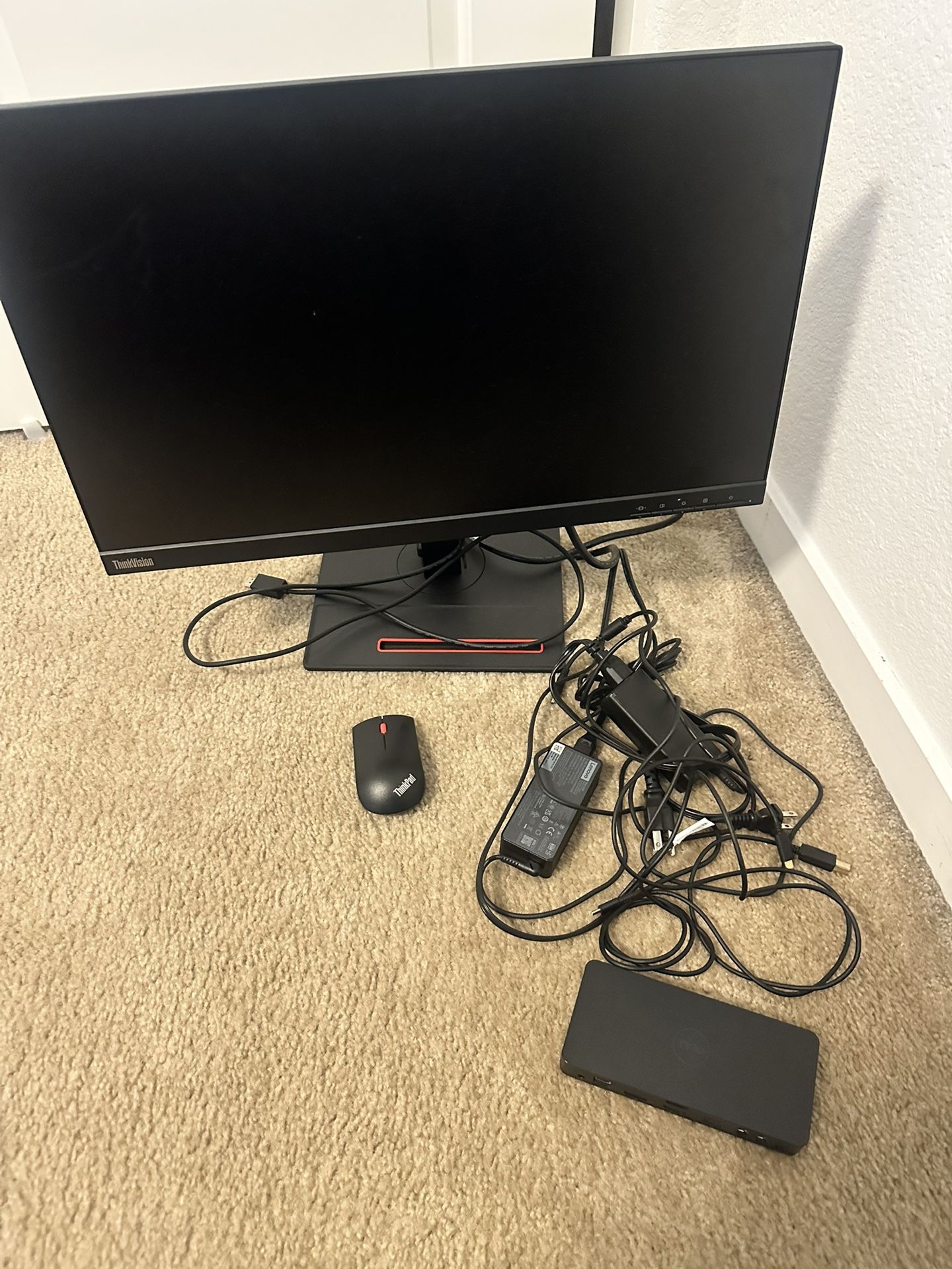 Thinkpad Monitor And Docking Station With Mouse