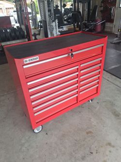 Rolling tool chest, with keys