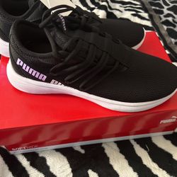 Woman Puma Size 9 Brand New 