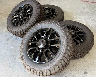 20” Chevy Silverado 2500 HD Trailboss brand new wheels and tires