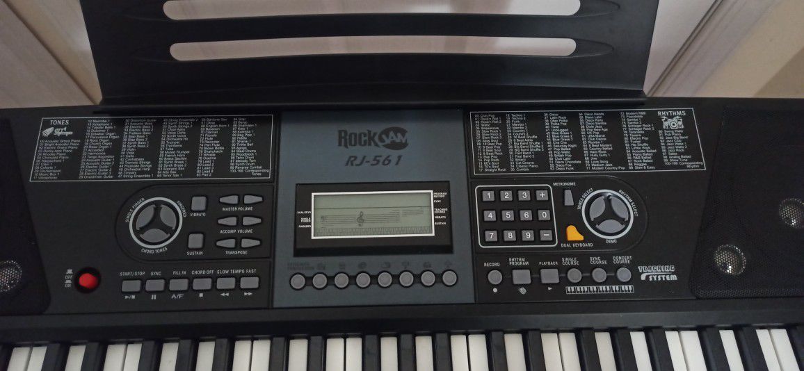  Rockjam RJ561 keyboard. 