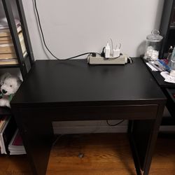Small computer desk 
