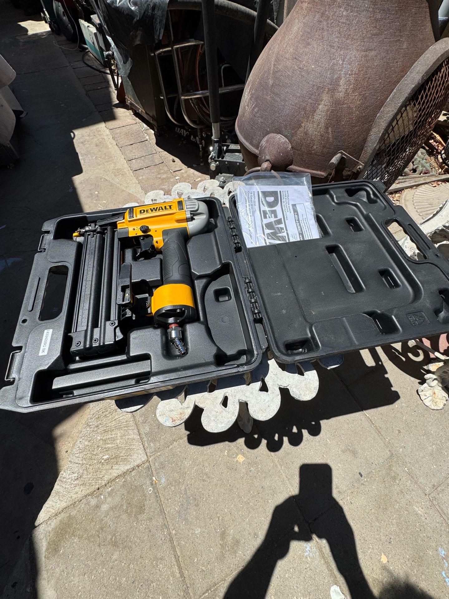 Dewalt nailer. 18 gauge 5/8